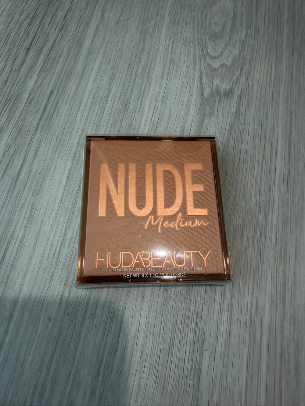 HUDA BEAUTY Nude Eyeshadow Palette Light & Medium Buddle - Pink & Brown Tones